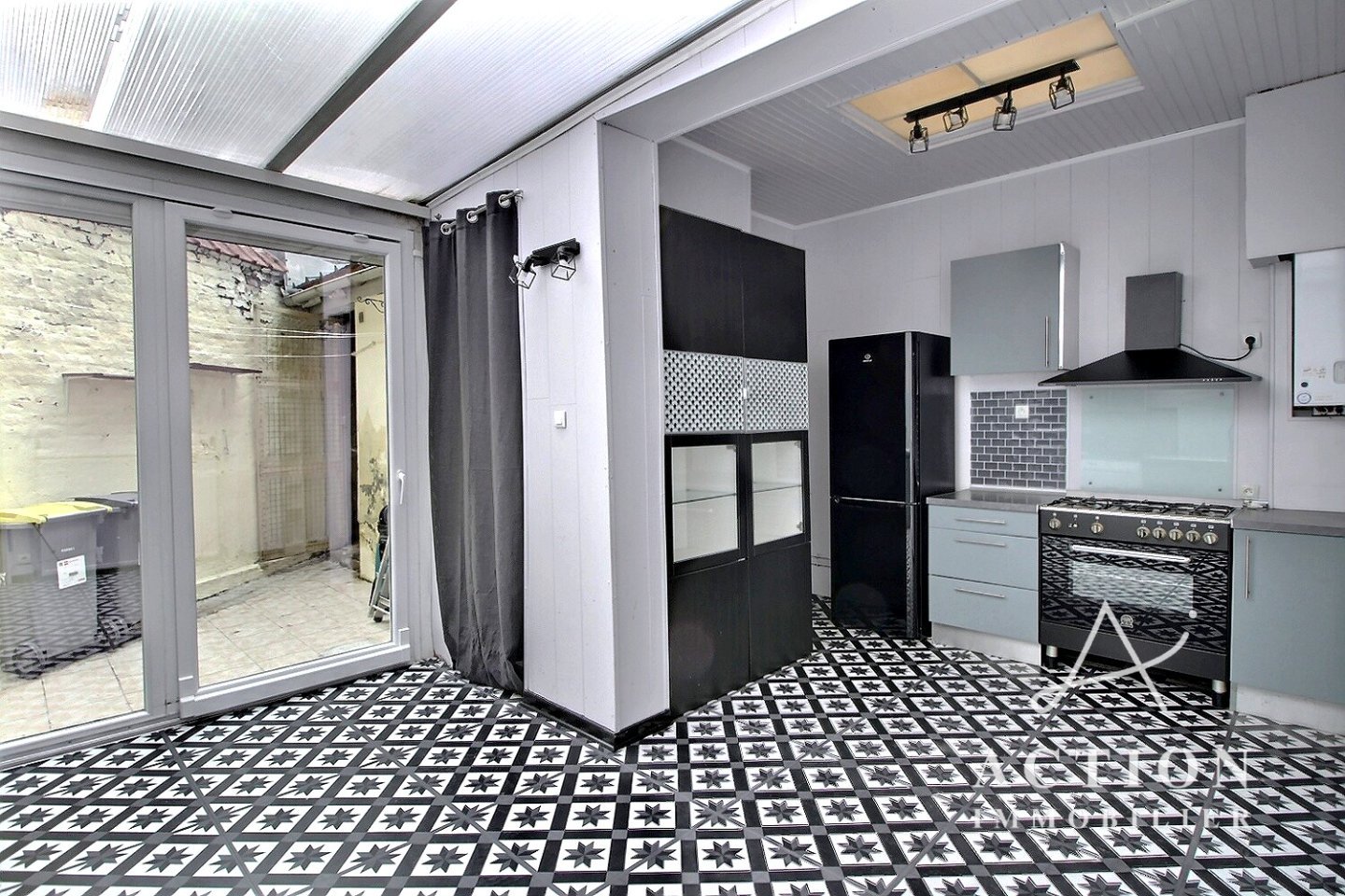 Maison 105M, 6 pices 5 chambres, cour & cave A VENDRE - LILLE - 105.25 m2 - 210900€
